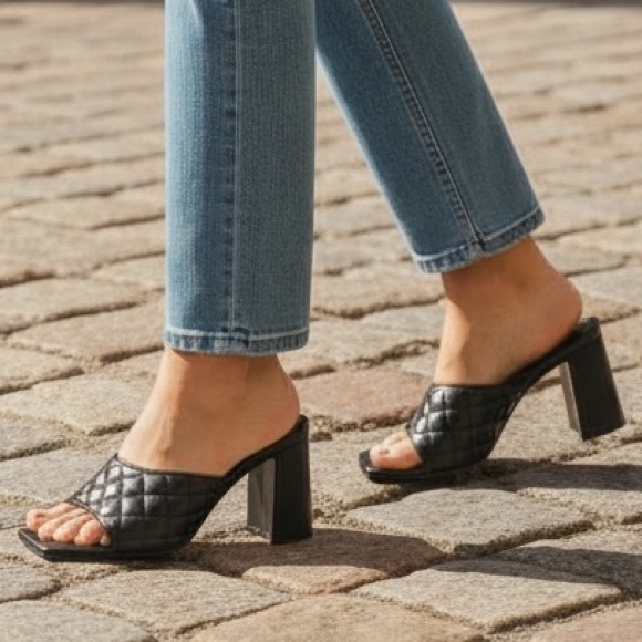 Jeffrey Campbell Mr Big Black Quilted Women's Size 10 Mules Sandals EUC